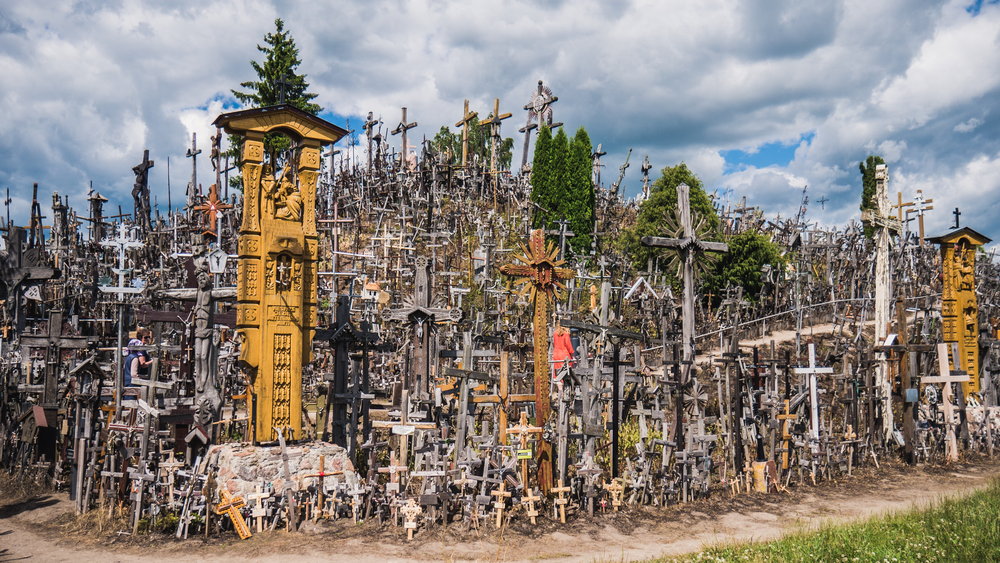 Hill_of_Crosses.jpg