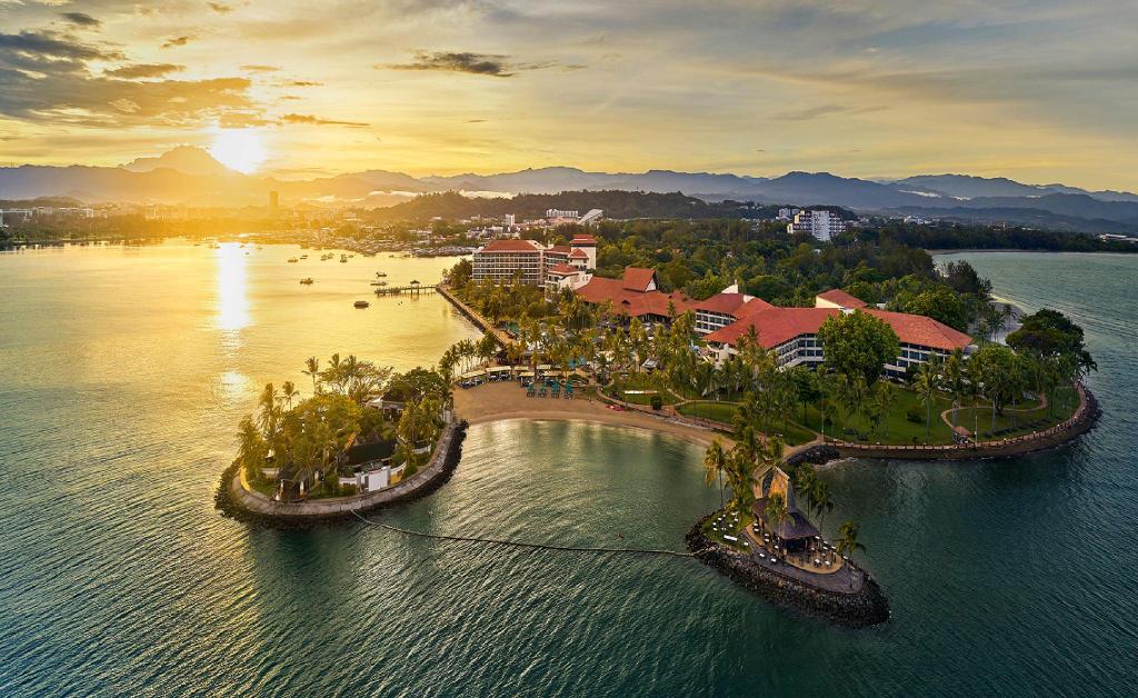 Shangri-La Tanjung Aru Resort & Spa | Borneo Group Tour | Howard Travel