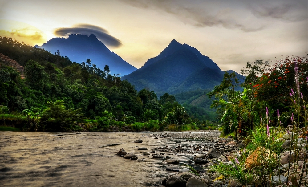 Borneo Landscape | Borneo Group Tour | Howard Travel 
